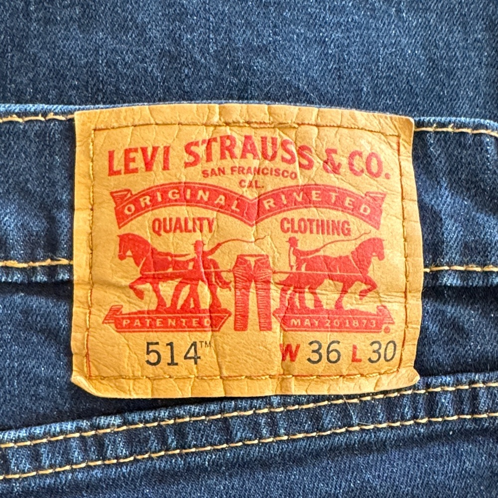 Levi's 514 Men’s Dark Blue Denim Jeans with Leather Patch